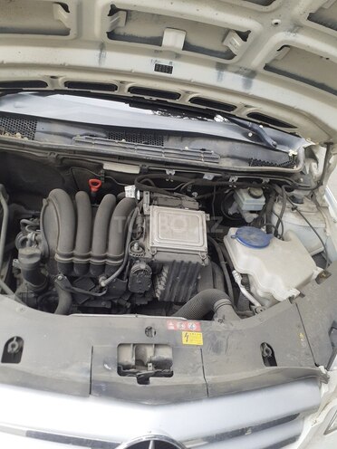 Mercedes B 180 2010, 88,200 km - 1.7 л - Bakı