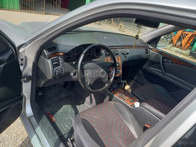 Mercedes E 270 2001, 378,156 km - 2.7 l - Beyləqan