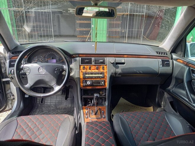 Mercedes E 270 2001, 378,156 km - 2.7 l - Beyləqan