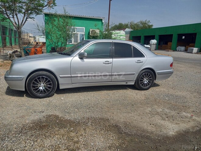 Mercedes E 270 2001, 378,156 km - 2.7 l - Beyləqan