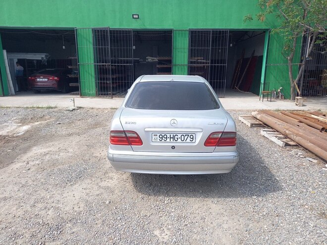Mercedes E 270 2001, 378,156 km - 2.7 l - Beyləqan