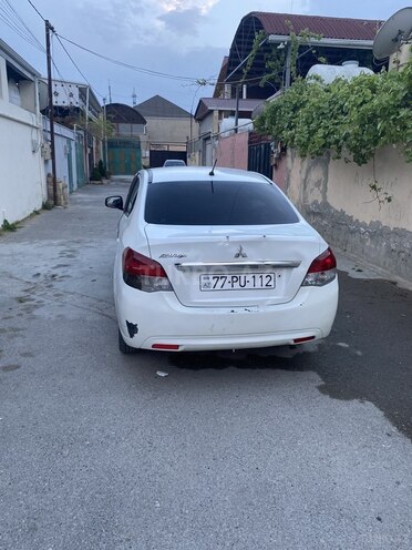 Mitsubishi Attrage 2014, 195,000 km - 1.2 л - Bakı