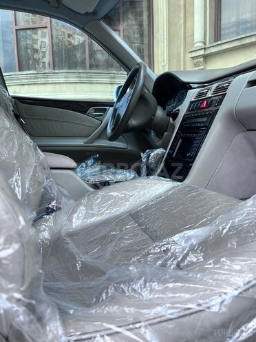 Mercedes E 320 2001, 196,543 km - 3.2 l - Bakı