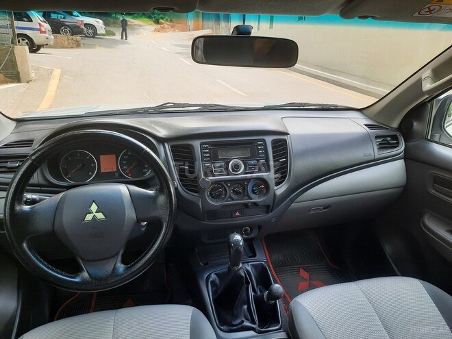 Mitsubishi L200 2016, 210,000 km - 2.5 l - Bakı
