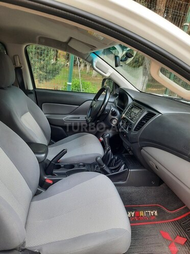 Mitsubishi L200 2016, 210,000 km - 2.5 l - Bakı