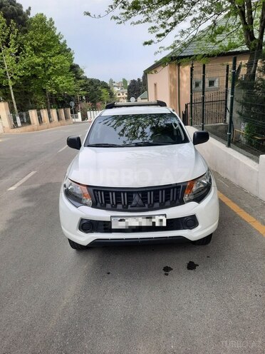 Mitsubishi L200 2016, 210,000 km - 2.5 l - Bakı