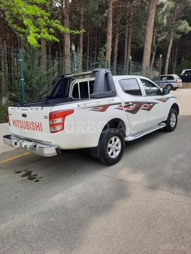 Mitsubishi L200 2016, 210,000 km - 2.5 l - Bakı