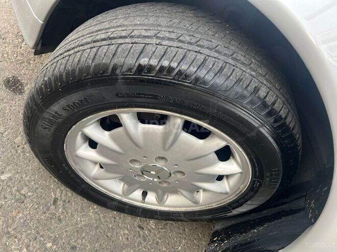 Mercedes E 220 2001, 291,000 km - 2.2 l - Bakı