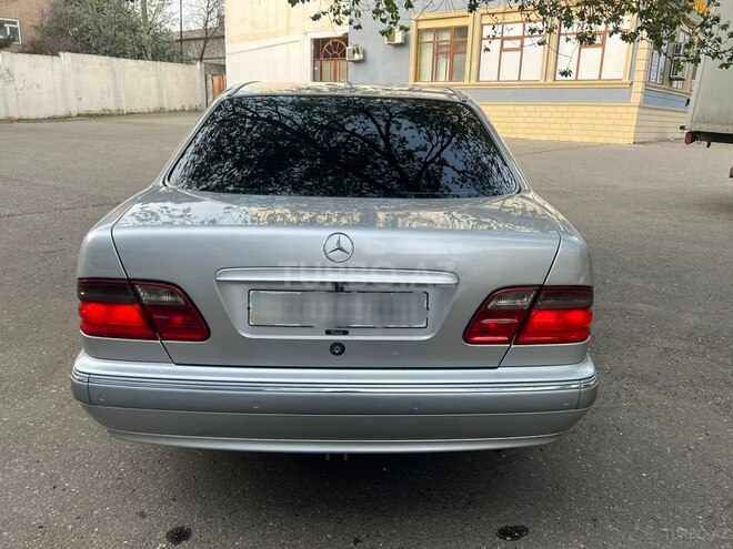 Mercedes E 220 2001, 291,000 km - 2.2 l - Bakı
