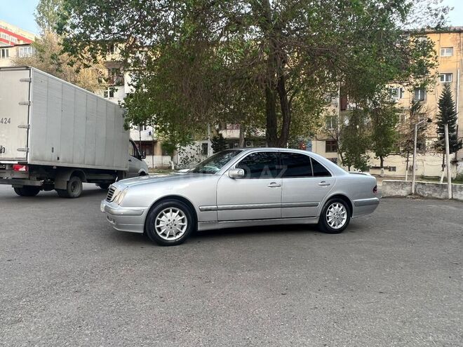 Mercedes E 220 2001, 291,000 km - 2.2 l - Bakı
