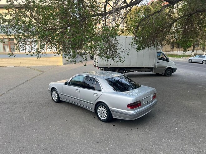 Mercedes E 220 2001, 291,000 km - 2.2 l - Bakı