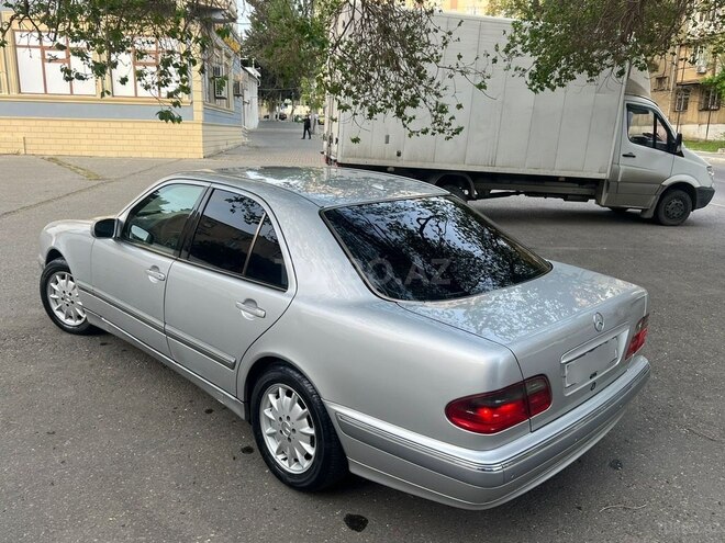 Mercedes E 220 2001, 291,000 km - 2.2 l - Bakı