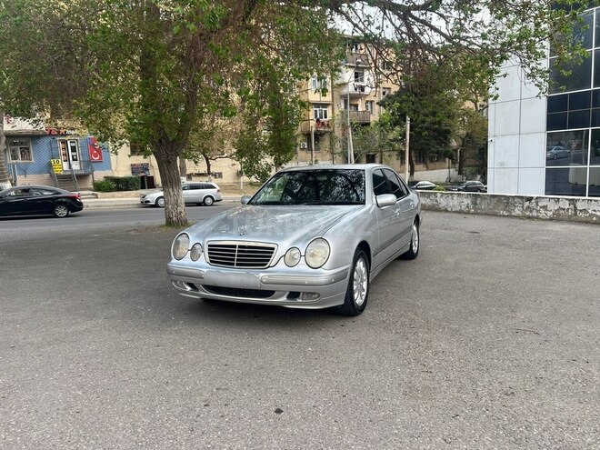 Mercedes E 220 2001, 291,000 km - 2.2 l - Bakı