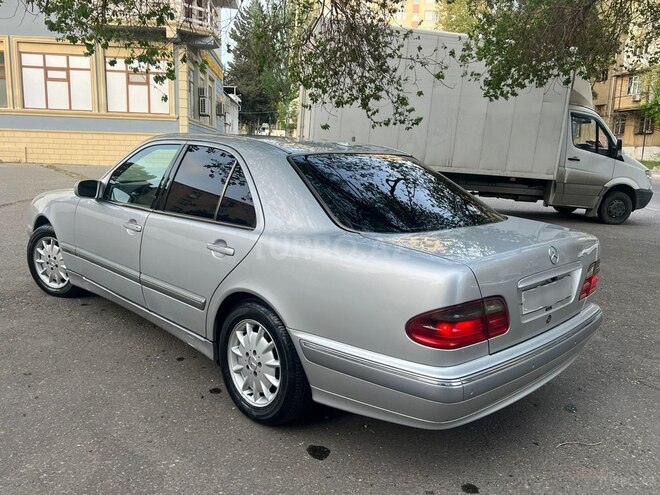 Mercedes E 220 2001, 291,000 km - 2.2 l - Bakı