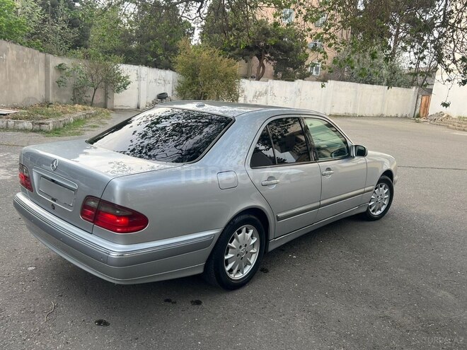 Mercedes E 220 2001, 291,000 km - 2.2 l - Bakı