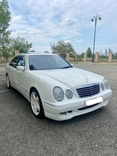 Mercedes E 320 2001, 240,000 km - 3.2 л - Yevlax
