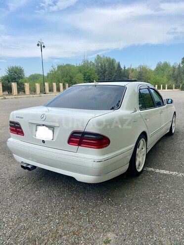 Mercedes E 320 2001, 240,000 km - 3.2 л - Yevlax