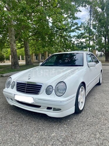 Mercedes E 320 2001, 240,000 km - 3.2 л - Yevlax