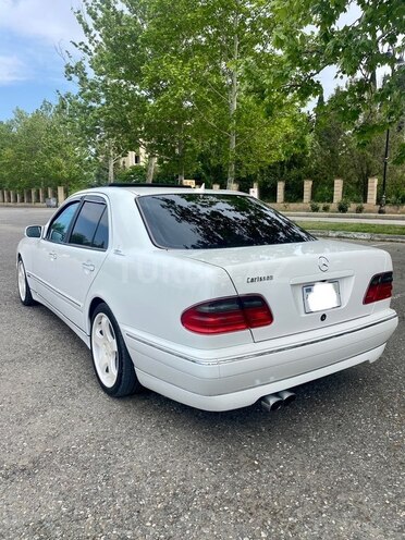 Mercedes E 320 2001, 240,000 km - 3.2 л - Yevlax