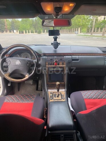 Mercedes E 320 2001, 240,000 km - 3.2 л - Yevlax