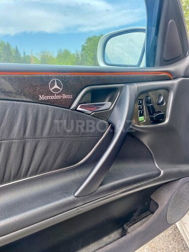 Mercedes E 320 2001, 240,000 km - 3.2 л - Yevlax