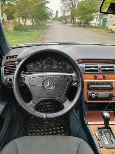 Mercedes E 230 1996, 350,000 km - 2.3 l - Quba
