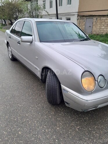 Mercedes E 230 1996, 350,000 km - 2.3 l - Quba
