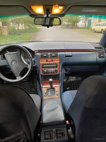 Mercedes E 230 1996, 350,000 km - 2.3 l - Quba