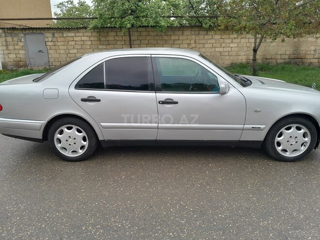 Mercedes E 230 1996, 350,000 km - 2.3 l - Quba