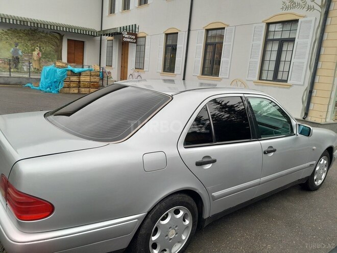 Mercedes E 230 1996, 350,000 km - 2.3 l - Quba