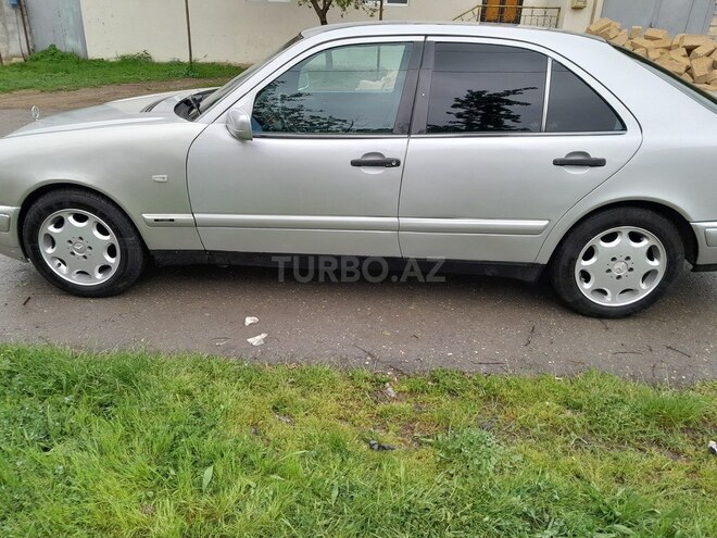 Mercedes E 230 1996, 350,000 km - 2.3 l - Quba