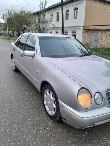 Mercedes E 230 1996, 350,000 km - 2.3 l - Quba