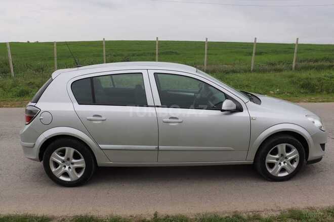 Opel Astra 2008, 228,000 km - 1.3 l - Quba
