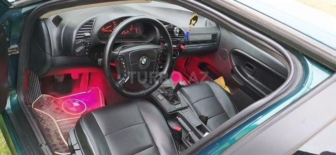 BMW 318 1994, 300,000 km - 1.8 l - Saatlı