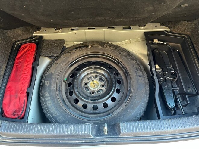 Toyota Corolla 2005, 248,000 km - 1.4 l - Bakı