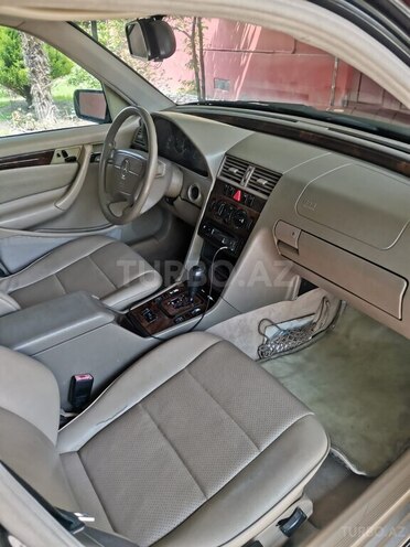 Mercedes C 230 2000, 300,000 km - 2.3 l - Qax