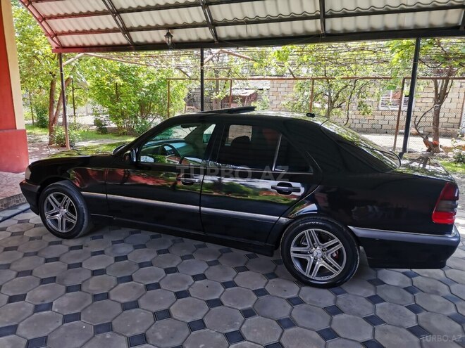 Mercedes C 230 2000, 300,000 km - 2.3 l - Qax