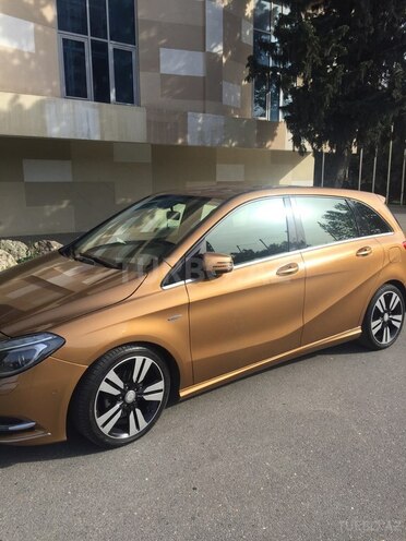 Mercedes B 180 2012, 72,000 km - 1.6 l - Bakı