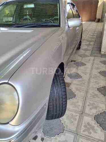 Mercedes E 240 2001, 210,000 km - 2.6 l - Salyan