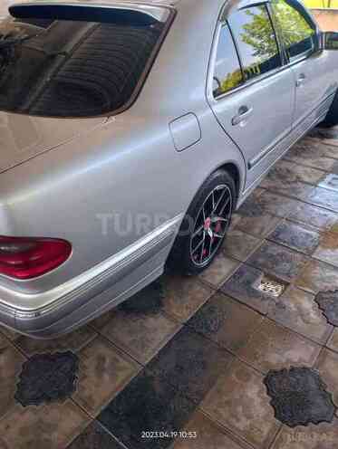 Mercedes E 240 2001, 210,000 km - 2.6 l - Salyan