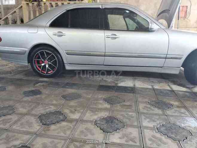 Mercedes E 240 2001, 210,000 km - 2.6 l - Salyan