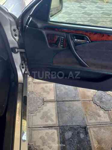 Mercedes E 240 2001, 210,000 km - 2.6 l - Salyan