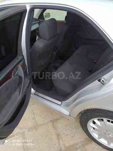 Mercedes E 240 2001, 210,000 km - 2.6 l - Salyan