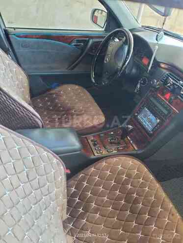 Mercedes E 240 2001, 210,000 km - 2.6 l - Salyan