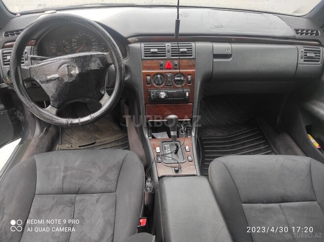 Mercedes E 230 1996, 123,500 km - 2.3 l - Bakı