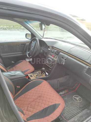 Mercedes E 240 1999, 240,000 km - 2.4 l - Bakı