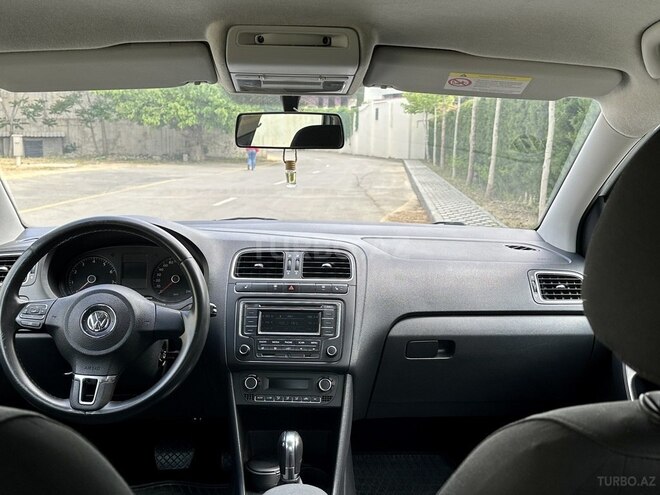 Volkswagen Polo 2014, 138,568 km - 1.6 l - Bakı