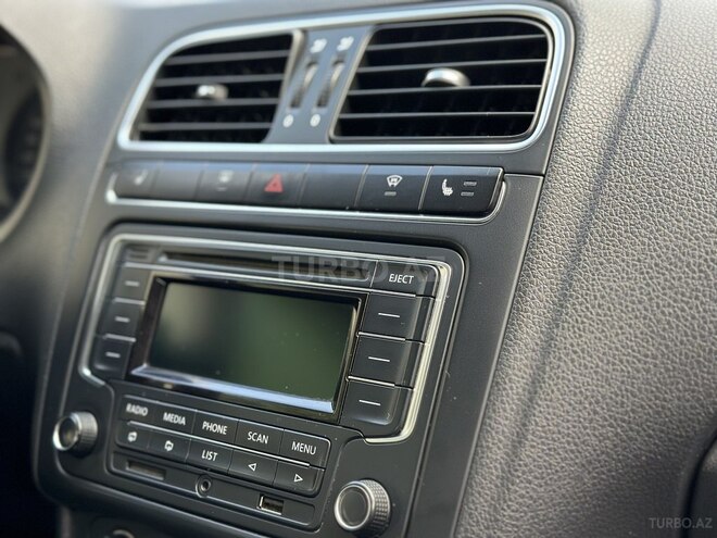 Volkswagen Polo 2014, 138,568 km - 1.6 l - Bakı