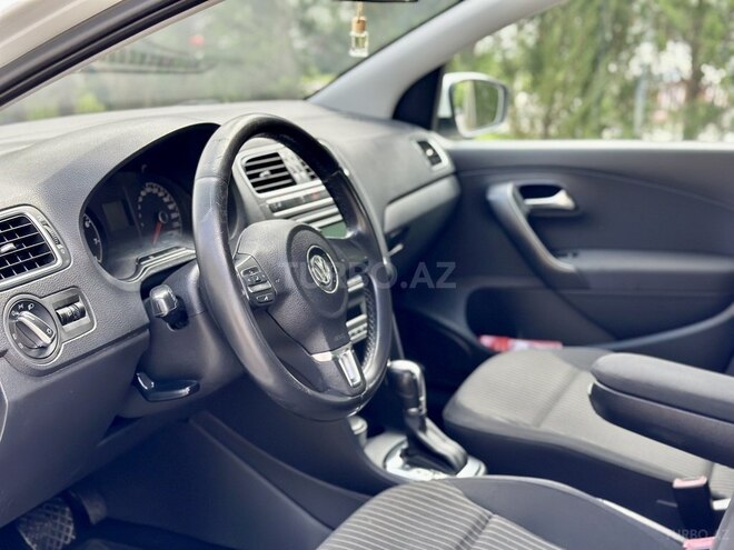 Volkswagen Polo 2014, 138,568 km - 1.6 l - Bakı