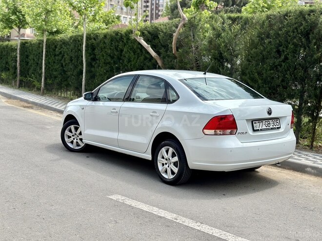 Volkswagen Polo 2014, 138,568 km - 1.6 l - Bakı